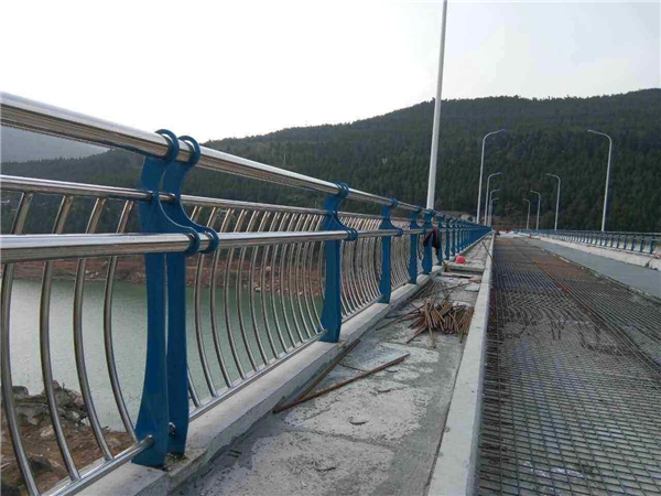 大连不锈钢桥梁护栏的特点及其在桥梁安全中的重要作用