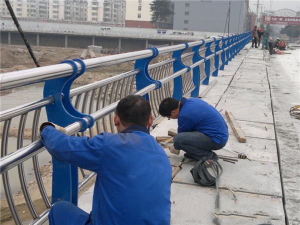 大连不锈钢河道护栏的特性及其在城市景观中的应用