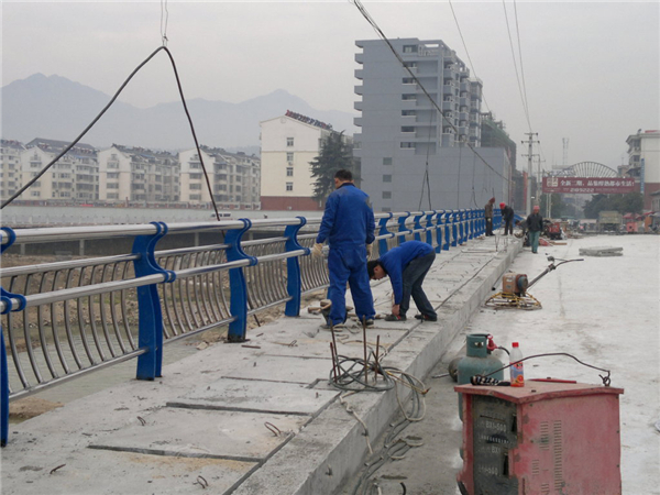 大连不锈钢复合管护栏常见问题及解决方案